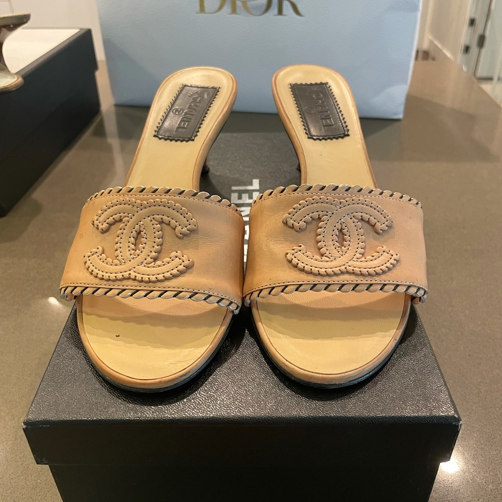 Chanel lambskin leather kitten heels